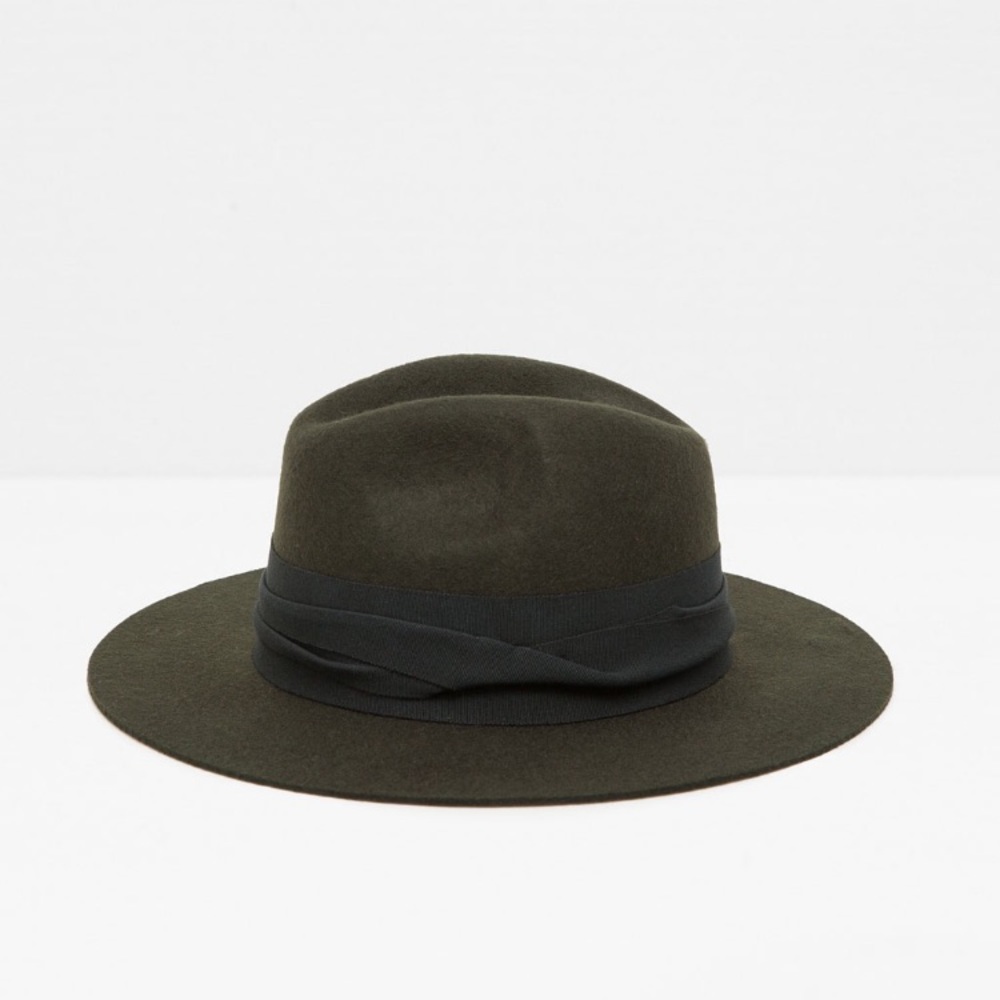 Zara wide-brimmed hat. In perfect condition